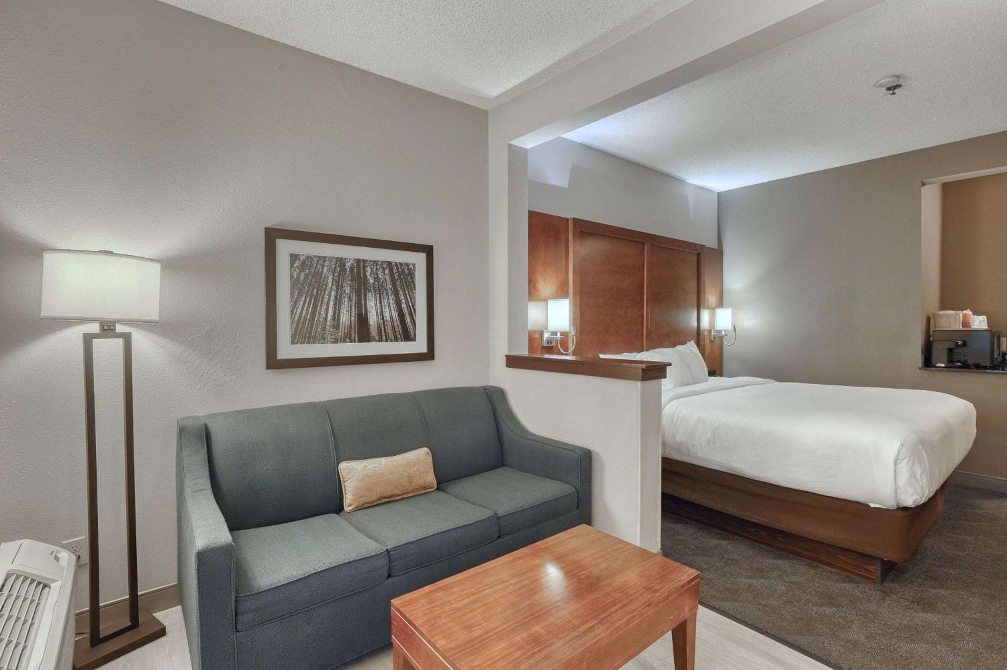 Comfort Suites Appleton Airport Экстерьер фото
