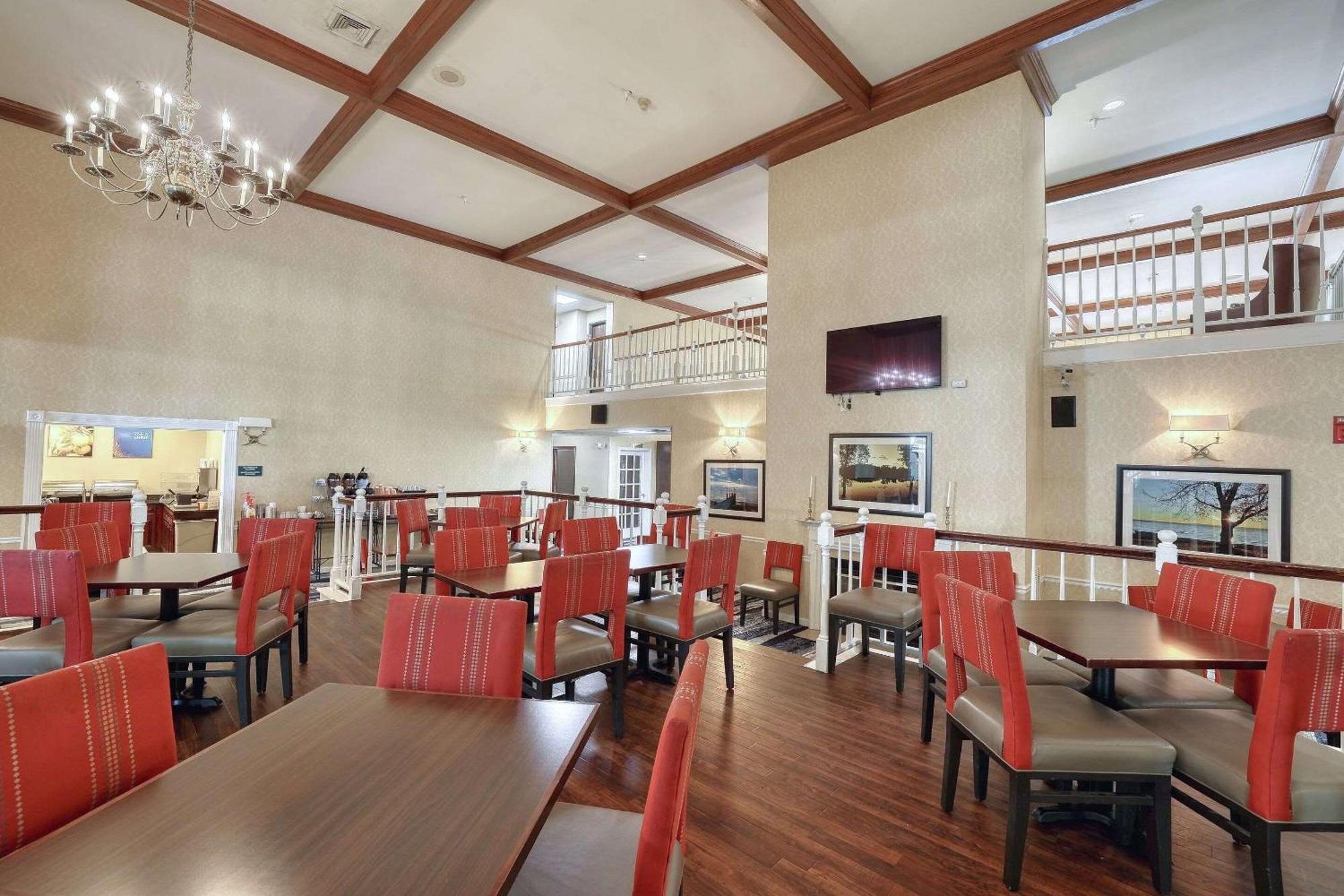 Comfort Suites Appleton Airport Экстерьер фото