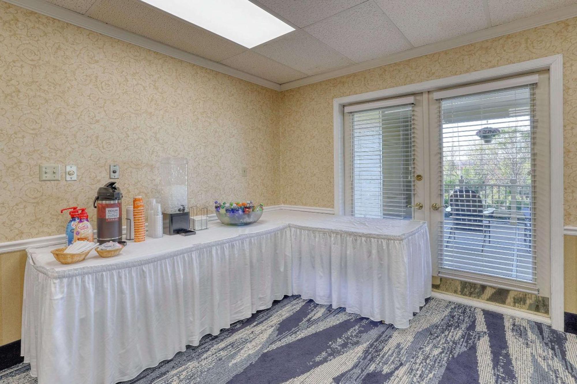 Comfort Suites Appleton Airport Экстерьер фото