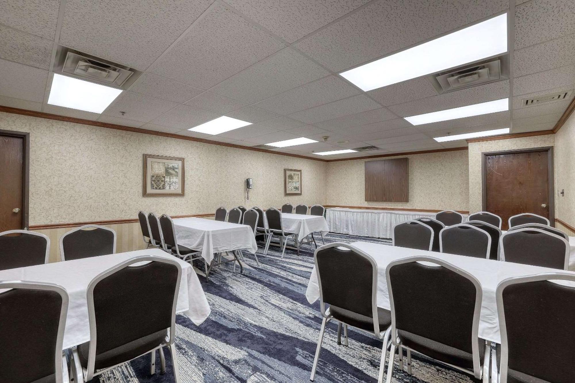 Comfort Suites Appleton Airport Экстерьер фото