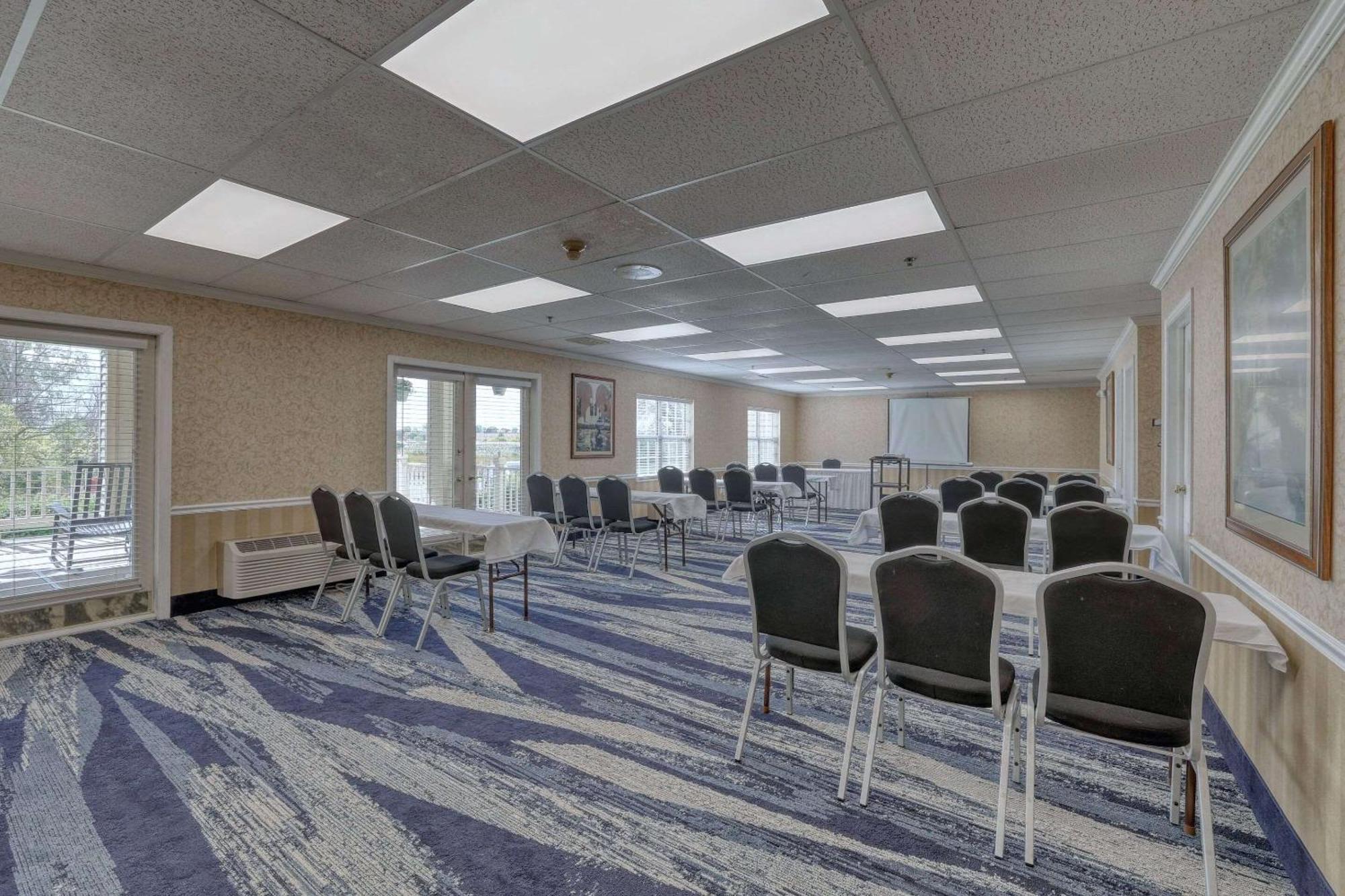 Comfort Suites Appleton Airport Экстерьер фото
