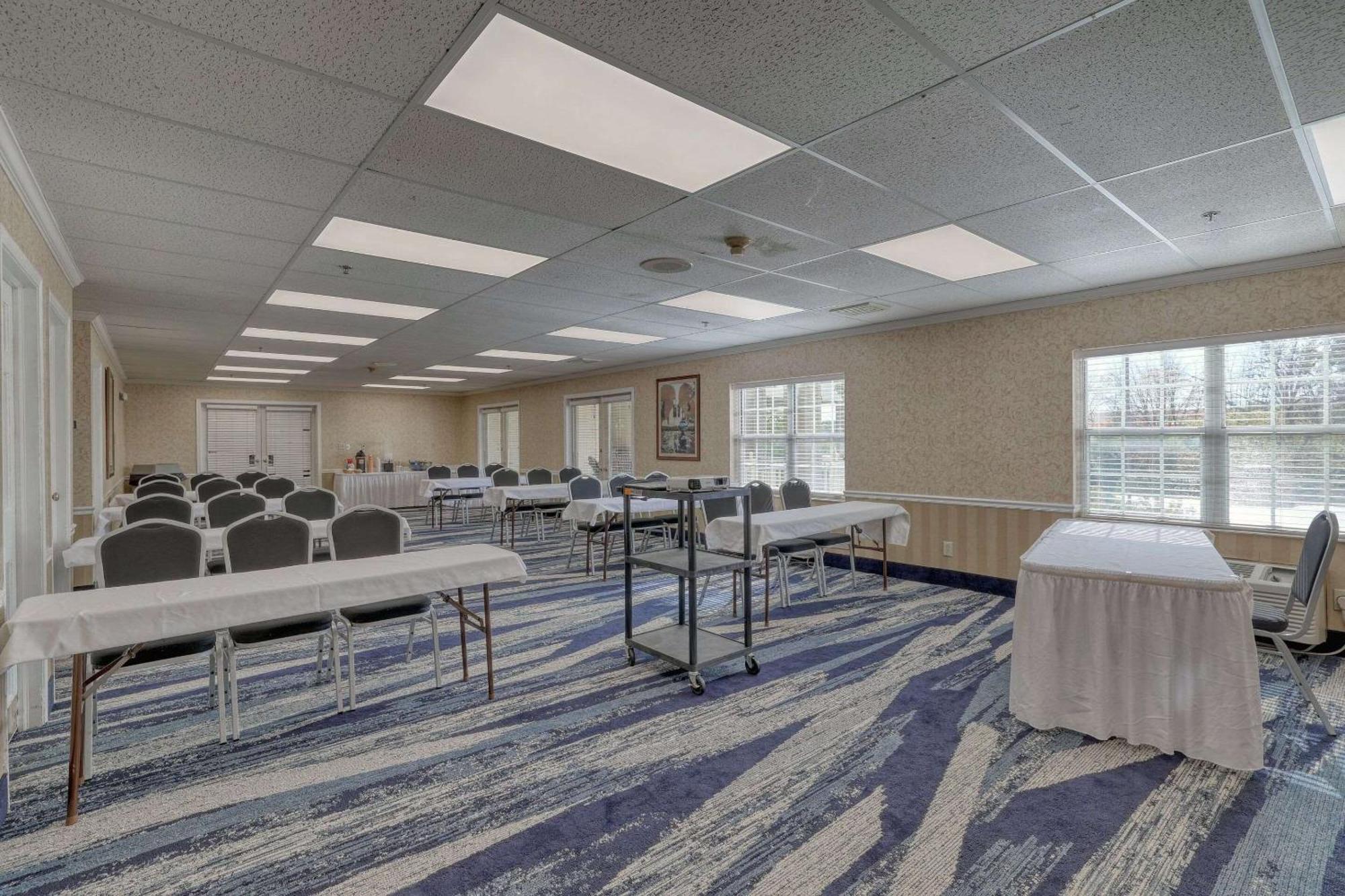 Comfort Suites Appleton Airport Экстерьер фото