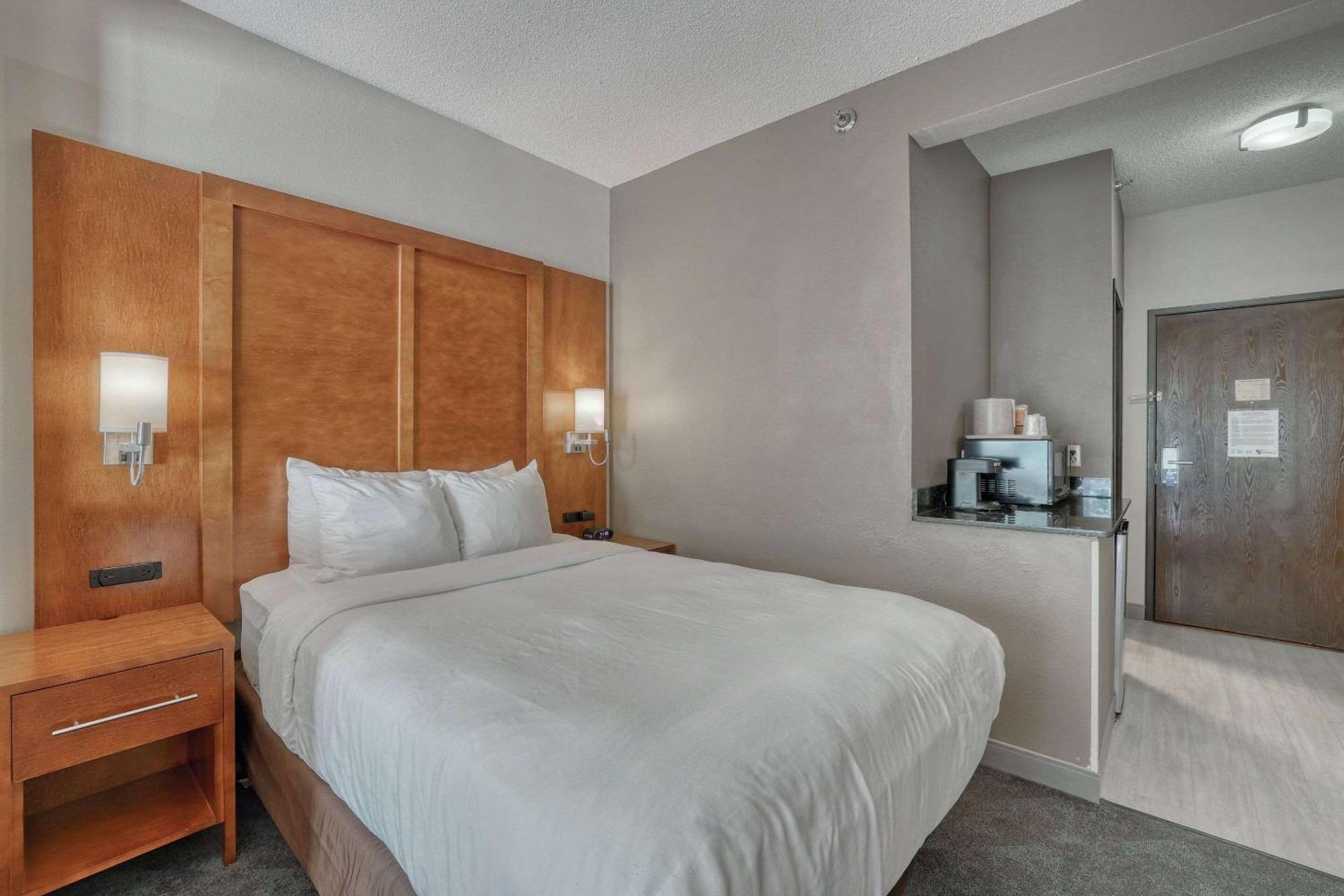 Comfort Suites Appleton Airport Экстерьер фото