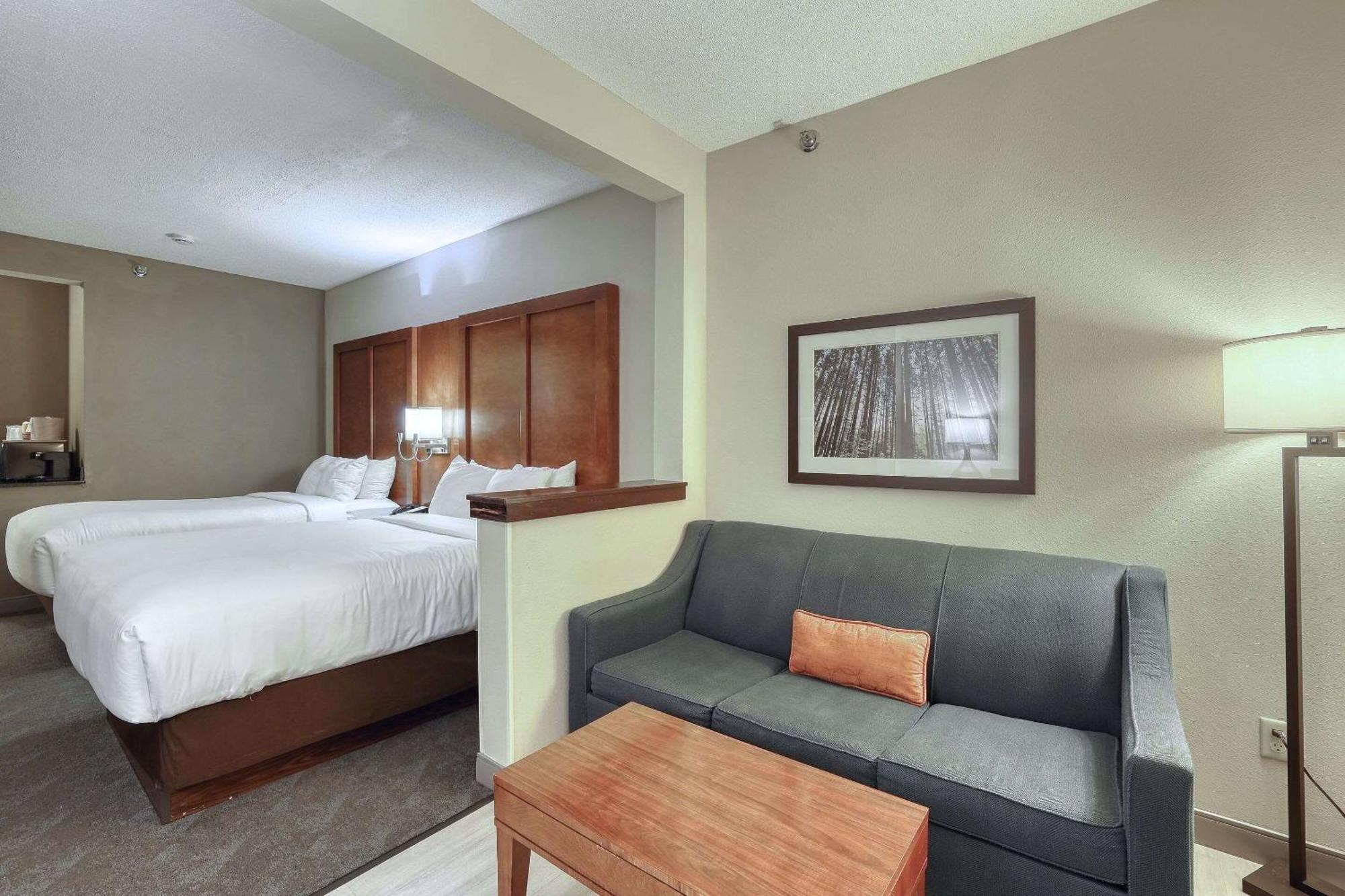Comfort Suites Appleton Airport Экстерьер фото