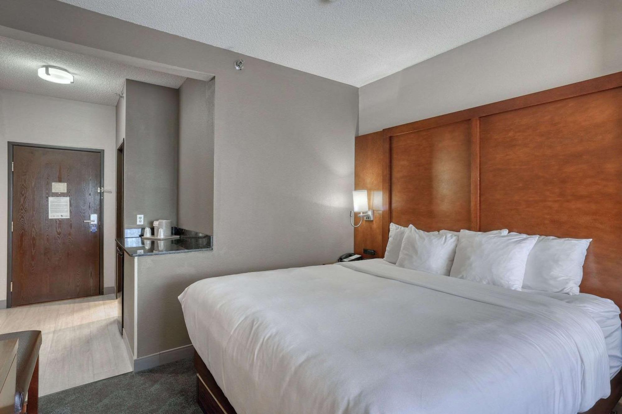 Comfort Suites Appleton Airport Экстерьер фото