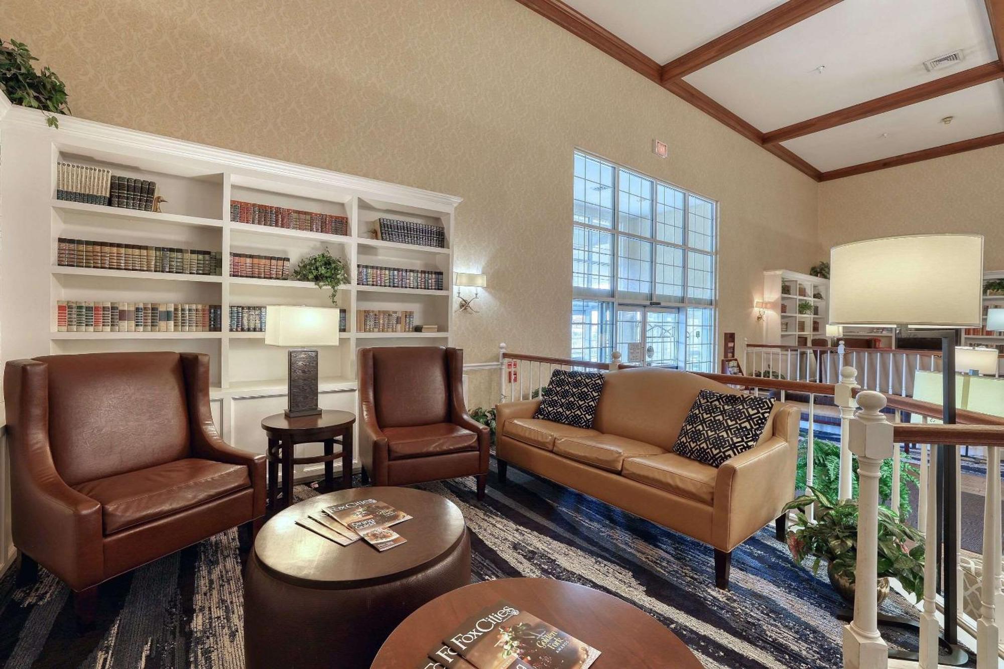 Comfort Suites Appleton Airport Экстерьер фото